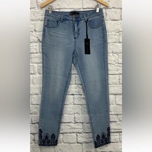 CATHERINE MALANDRINO MEDIUM WASH CROPPED EMBROIDERED BLUE JEANS SIZE 8